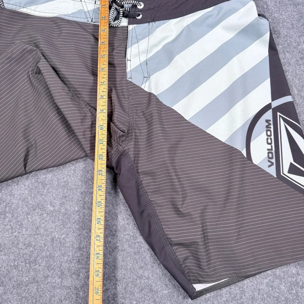 Volcom Mod-Tech Mens Board Shorts Grey Mint Green Striped Size 36 Repreve